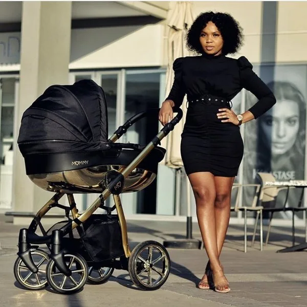 Mommy Black Magic pram lifestyle photo 1
