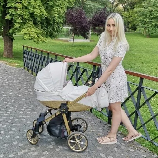 Mommy Glossy White pram lifestyle photo 4