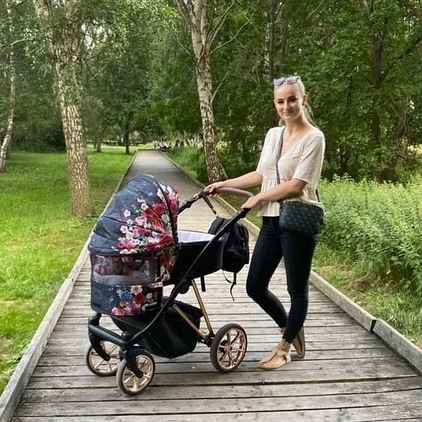 Musse Rose Dark pram lifestyle photo 1