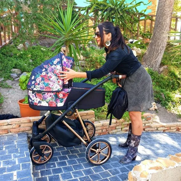 Musse Rose Dark pram lifestyle photo 3