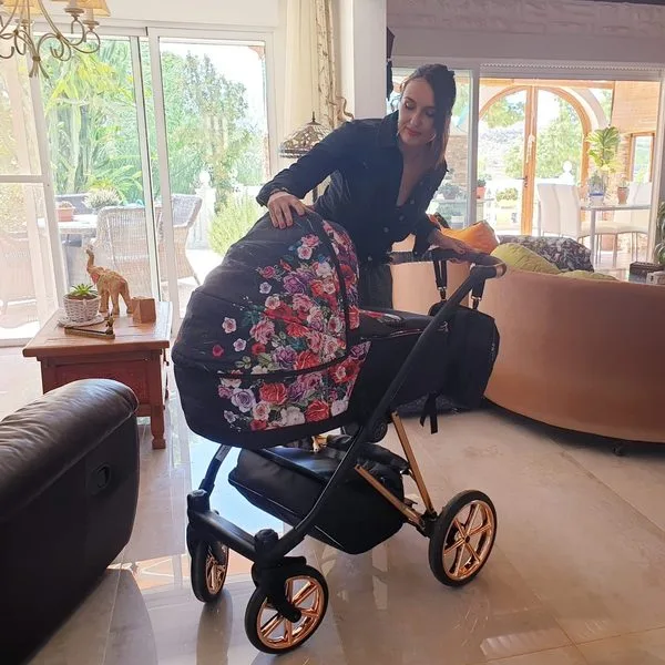 Musse Rose Dark pram lifestyle photo 4
