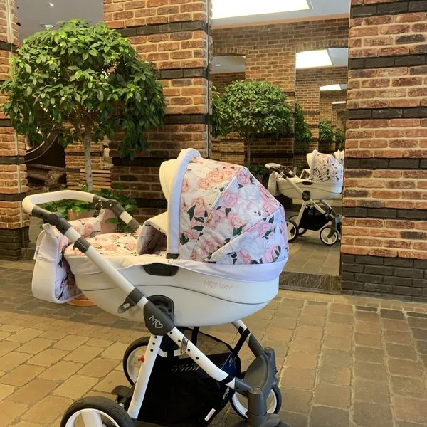 Peony pram lifestyle photo 2