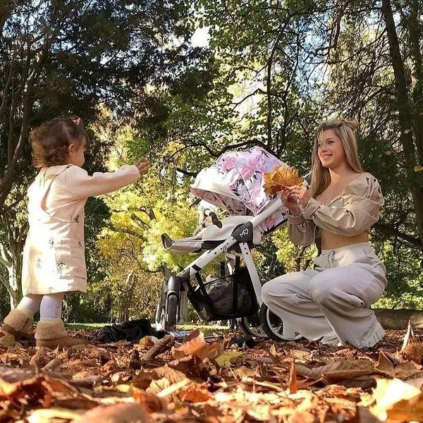 Peony pram lifestyle photo 3